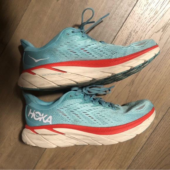 Clifton 9 Hokas - Picture 4 of 7